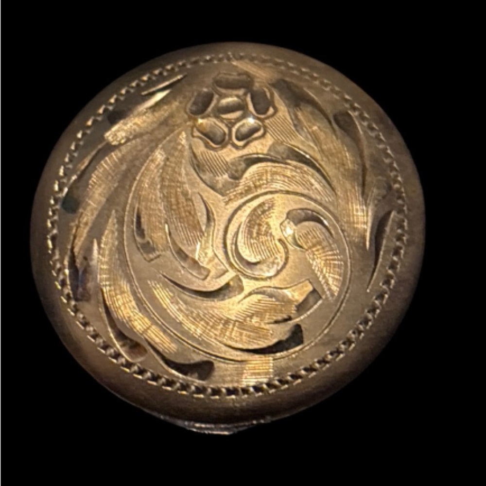 Elegant Victorian Etched Gold-tone Pin Brooch
